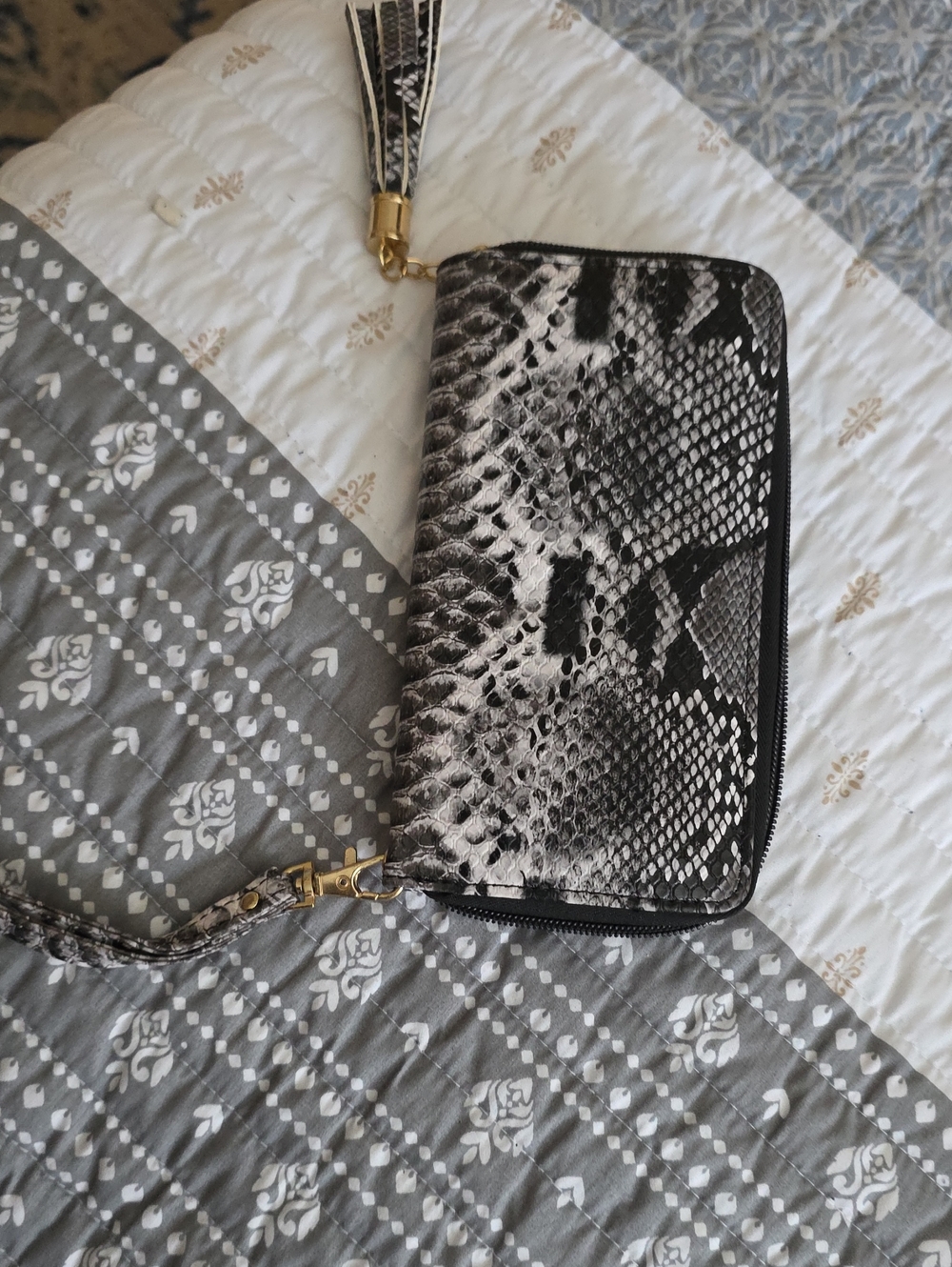 Snake-Print Zip Wallet Wristlet - Black & White